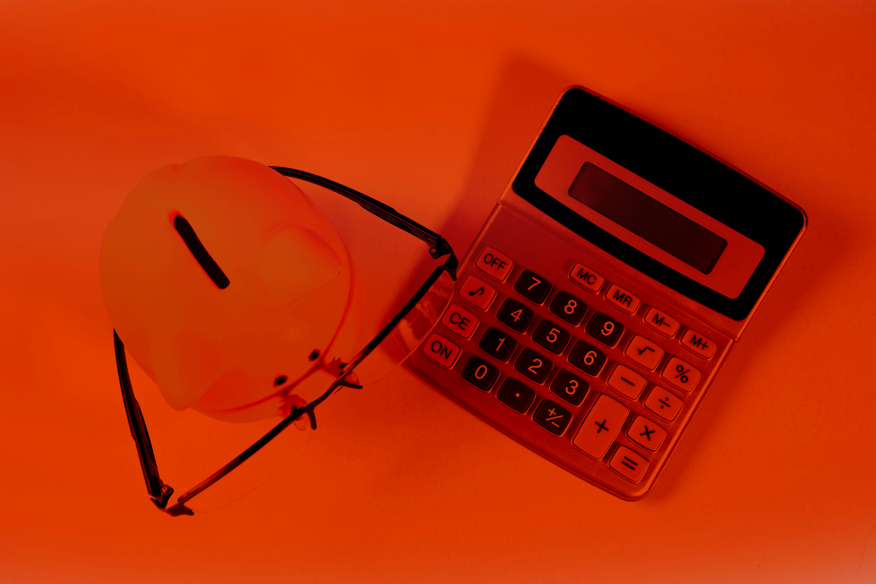 B2B customer service questions, team discussion, knowledge sharing, collaborative meeting